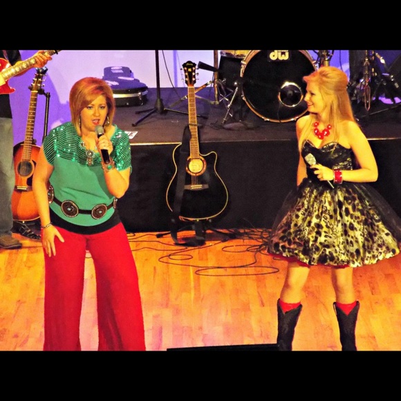 Meet your Posher, Traci - Picture 3 of 5